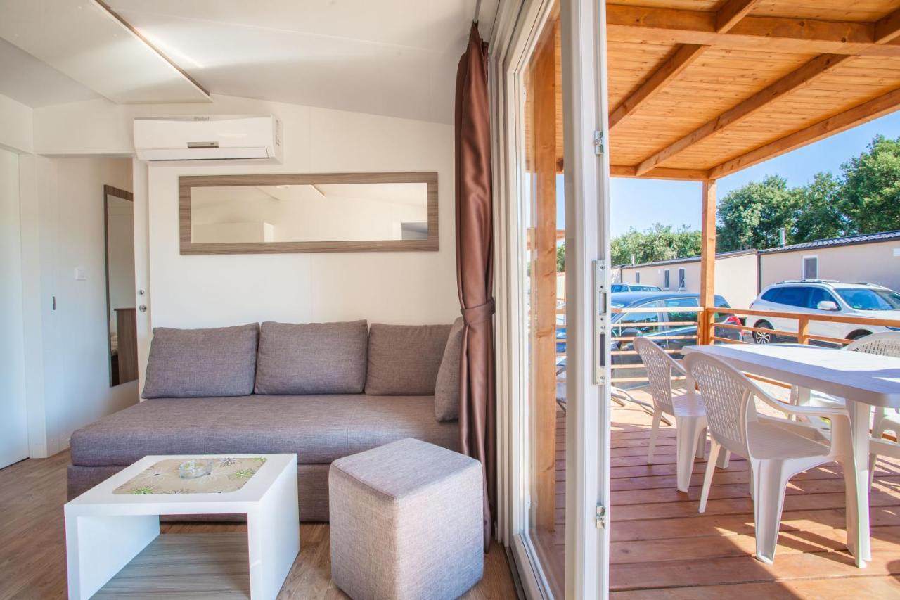 Mobile Homes Delta Marine At Campsite Lopari Nerezine Exterior photo