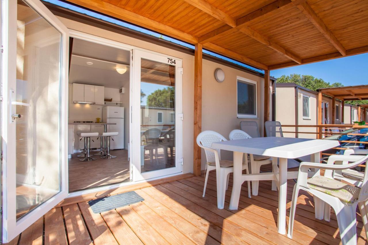 Mobile Homes Delta Marine At Campsite Lopari Nerezine Exterior photo